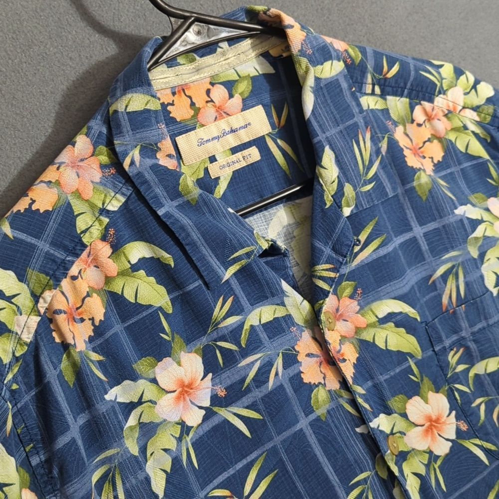 Tommy Bahama Shirt Men's L Blue Floral Hawaiian Print Loop Collar Silk Pocket